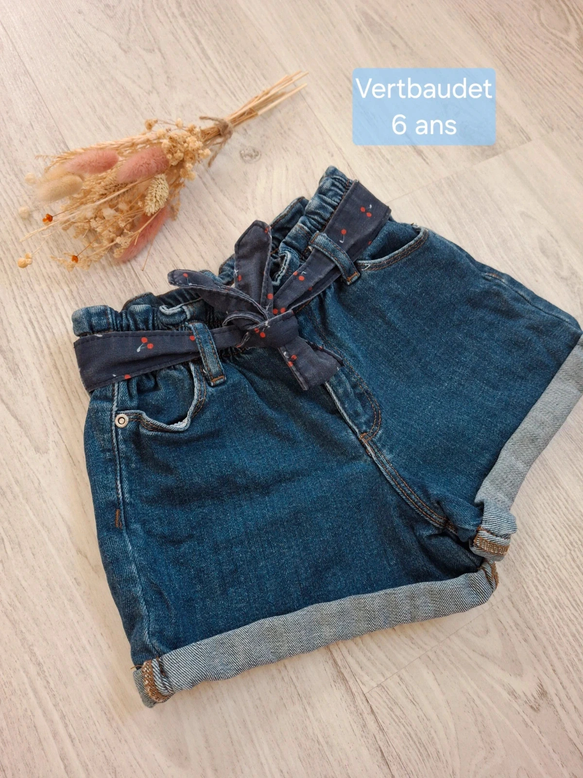 🍒 Short en jean fille bleu paperbag & ceinture fantaisie cerise Vertbaudet - 6 ans